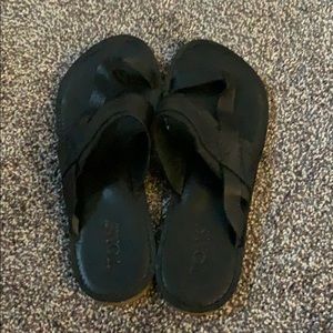 Toms leather sandals with toe loop